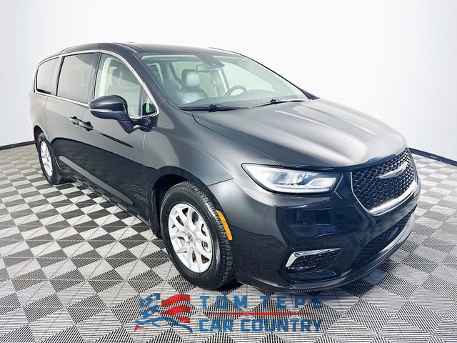 2023 Chrysler Pacifica Touring L's photo