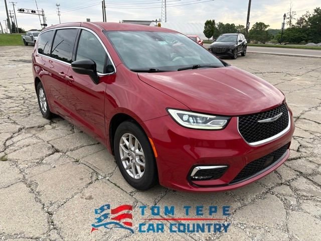 2025 Chrysler Pacifica Select's photo