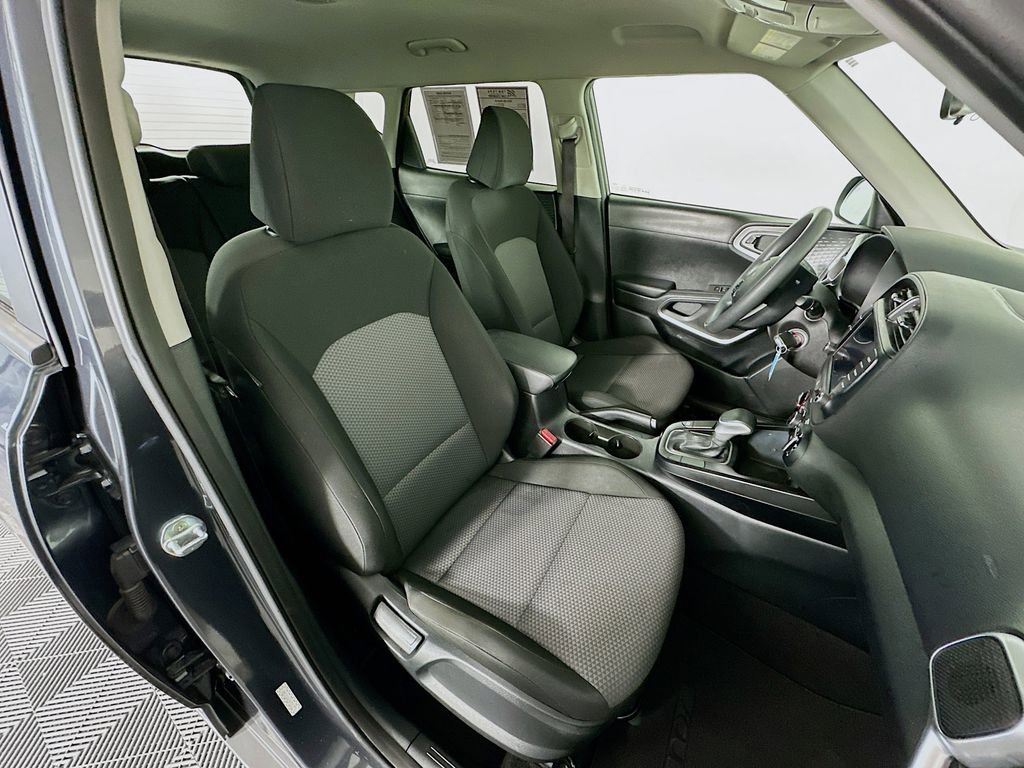 2022 Kia Soul LX - Photo 17