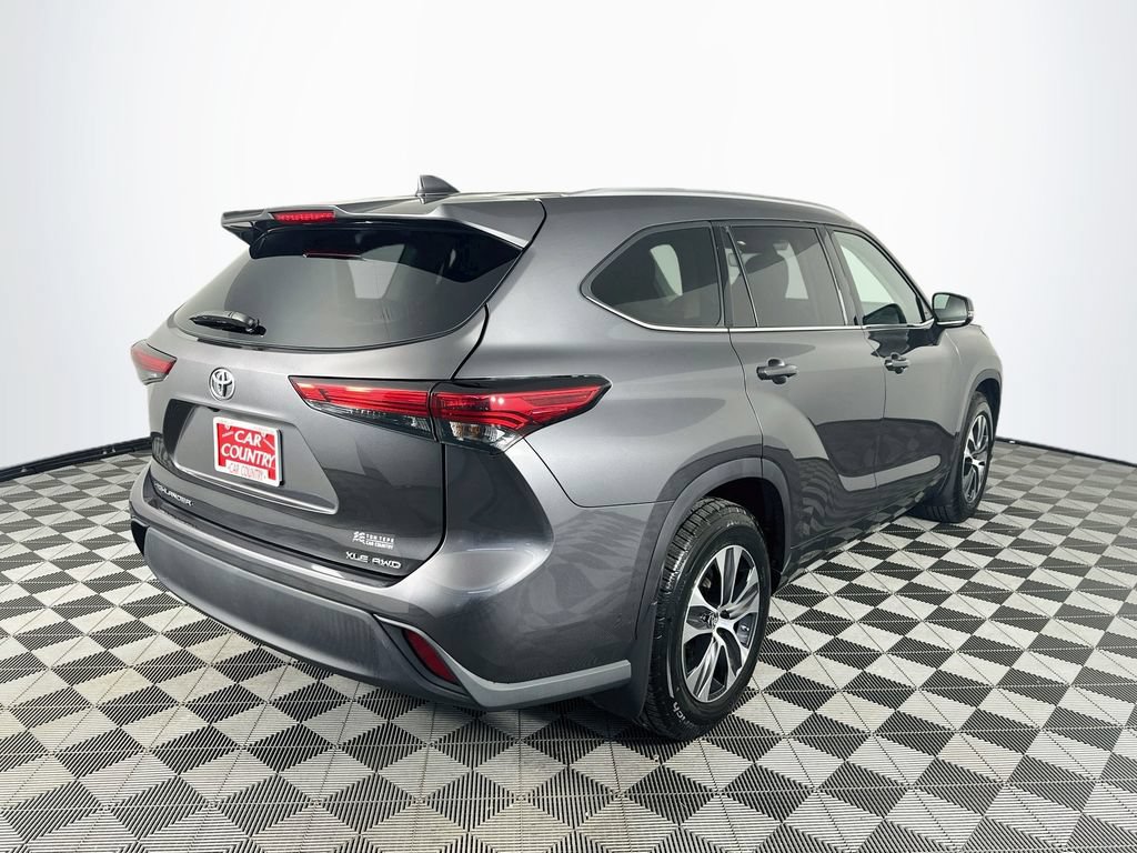 2021 Toyota Highlander XLE - Photo 18