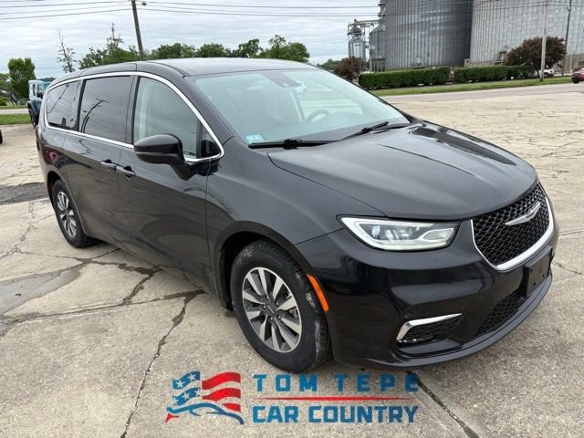 2023 Chrysler Pacifica Hybrid Touring L Hybrid's photo