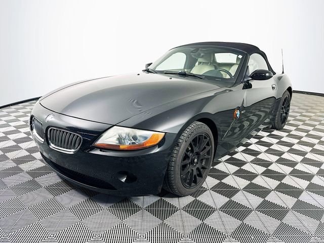 Used 2004 BMW Z4 3 with VIN 4USBT53534LU06941 for sale in Milan, IN