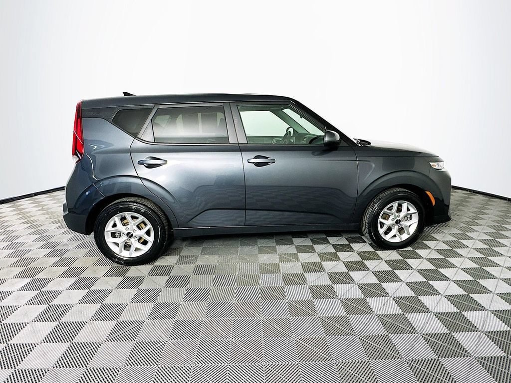 2022 Kia Soul LX - Photo 25