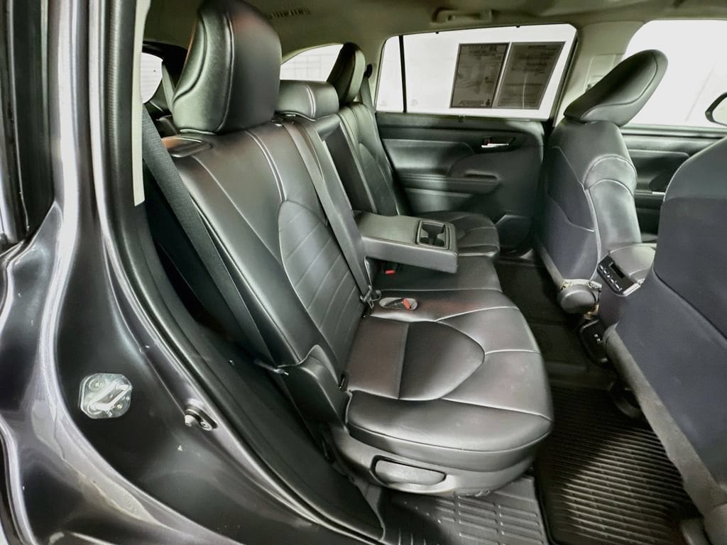 2021 Toyota Highlander XLE - Photo 20