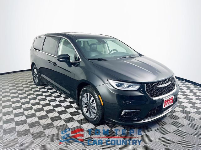 2023 Chrysler Pacifica Hybrid Touring L Hybrid's photo