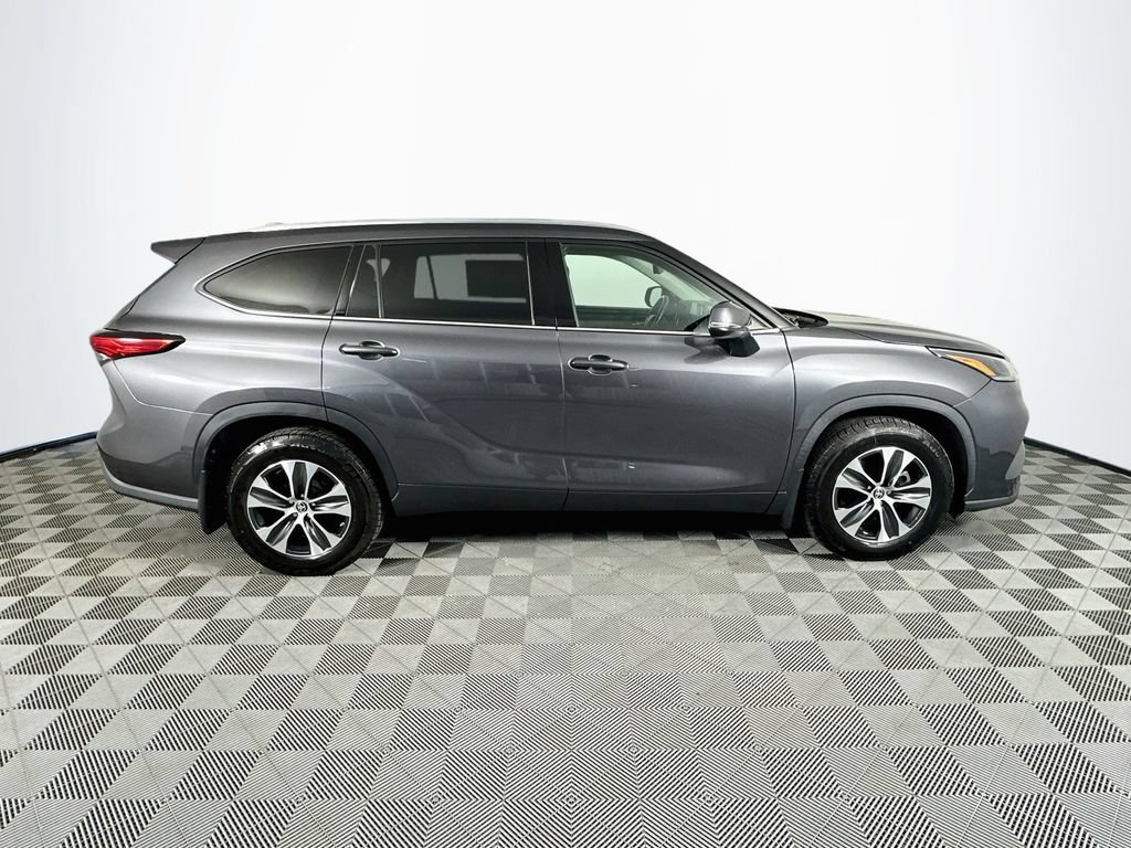 2021 Toyota Highlander XLE - Photo 19