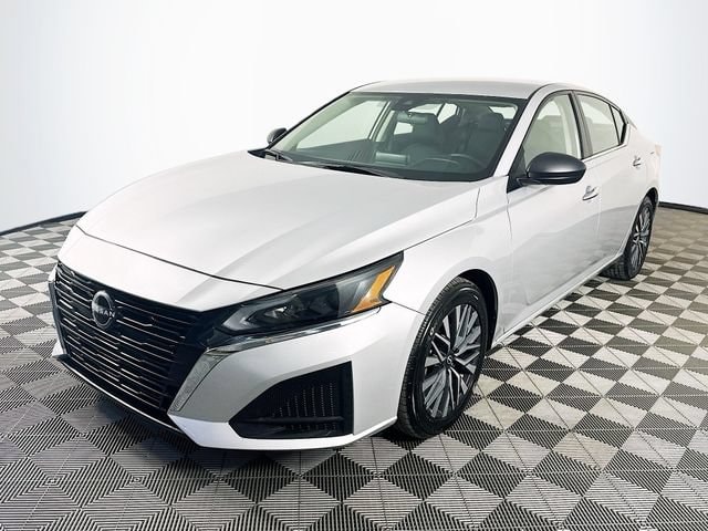 Used 2024 Nissan Altima SV with VIN 1N4BL4DV1RN375432 for sale in Milan, IN