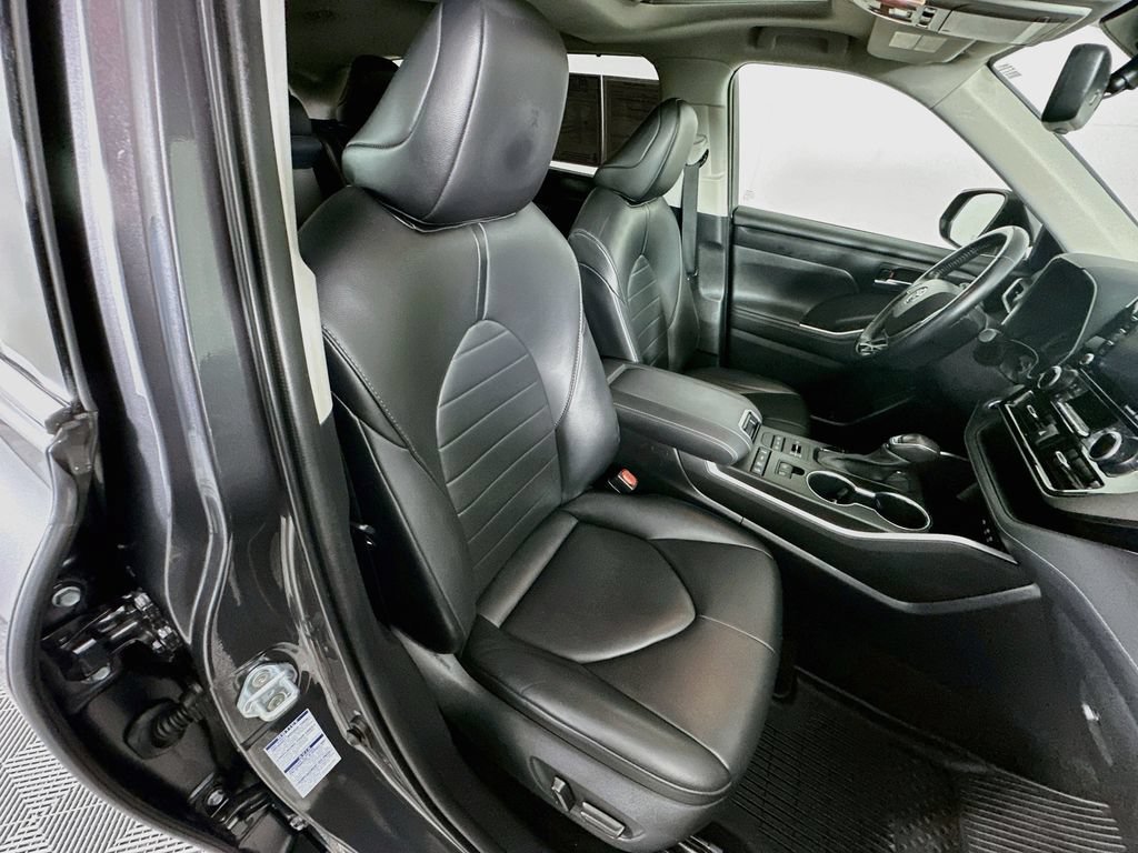 2021 Toyota Highlander XLE - Photo 21