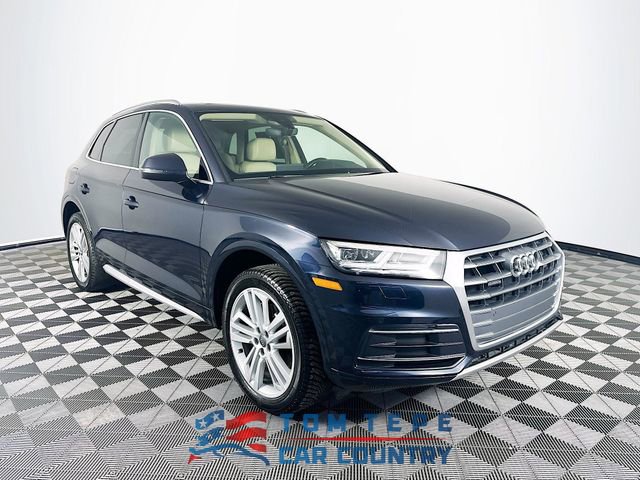 2019 Audi Q5 2.0T quattro S tronic Premium Plus's photo