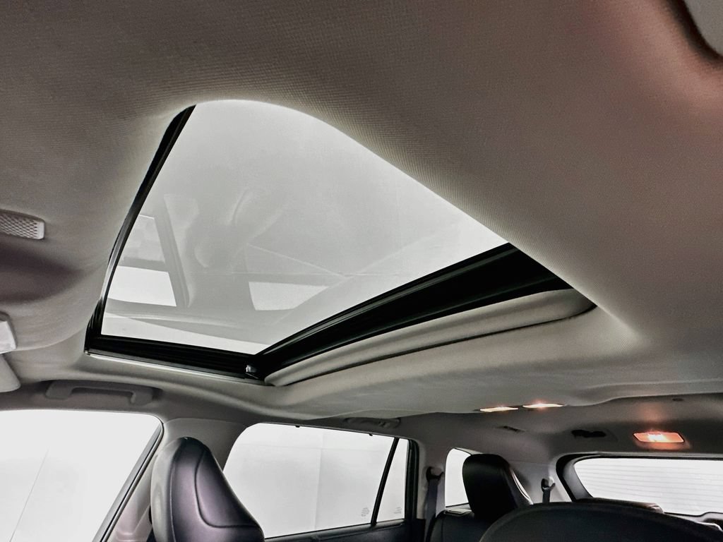 2021 Toyota Highlander XLE - Photo 13