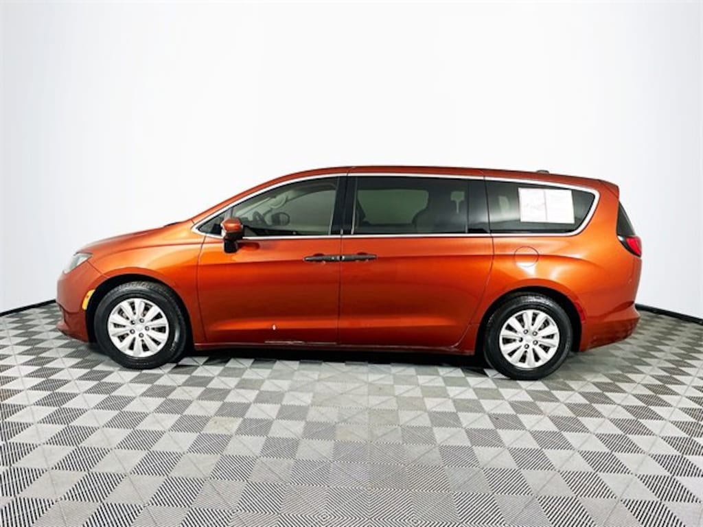 Used 2018 Chrysler Pacifica L