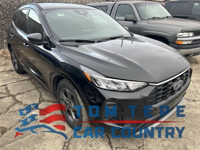 2023 Ford Escape ST-Line's photo