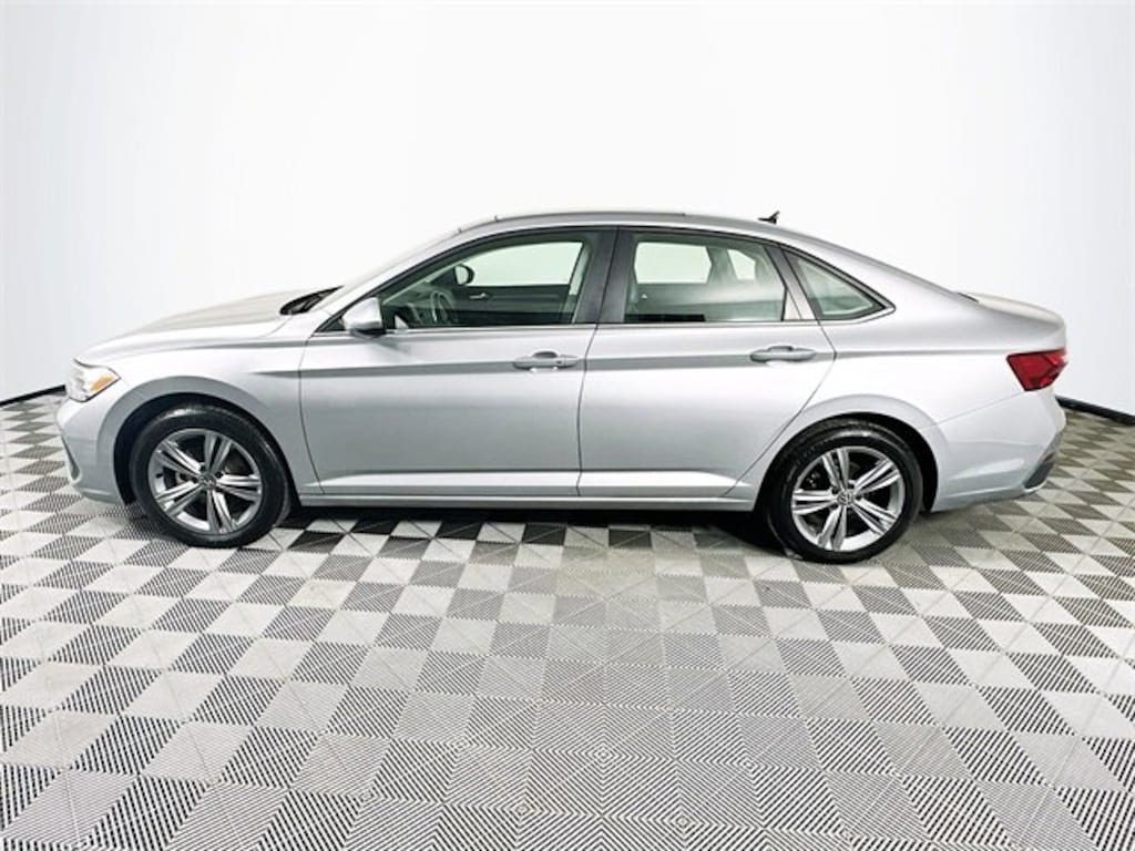 Used 2024 Volkswagen Jetta SE