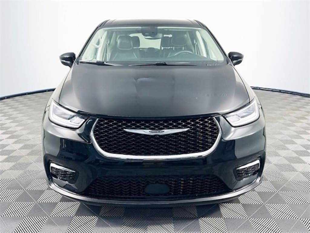 Used 2024 Chrysler Pacifica Touring L