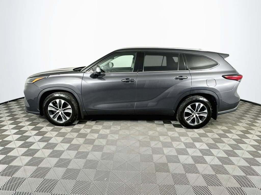 2021 Toyota Highlander XLE - Photo 3