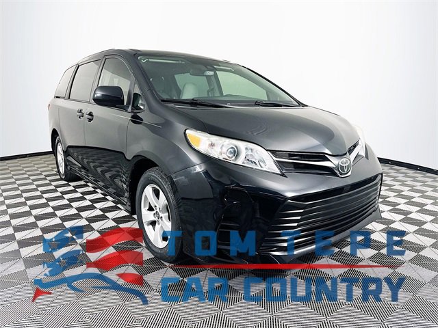 2020 Toyota Sienna LE's photo