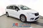 2023 Chrysler Pacifica Limited's photo