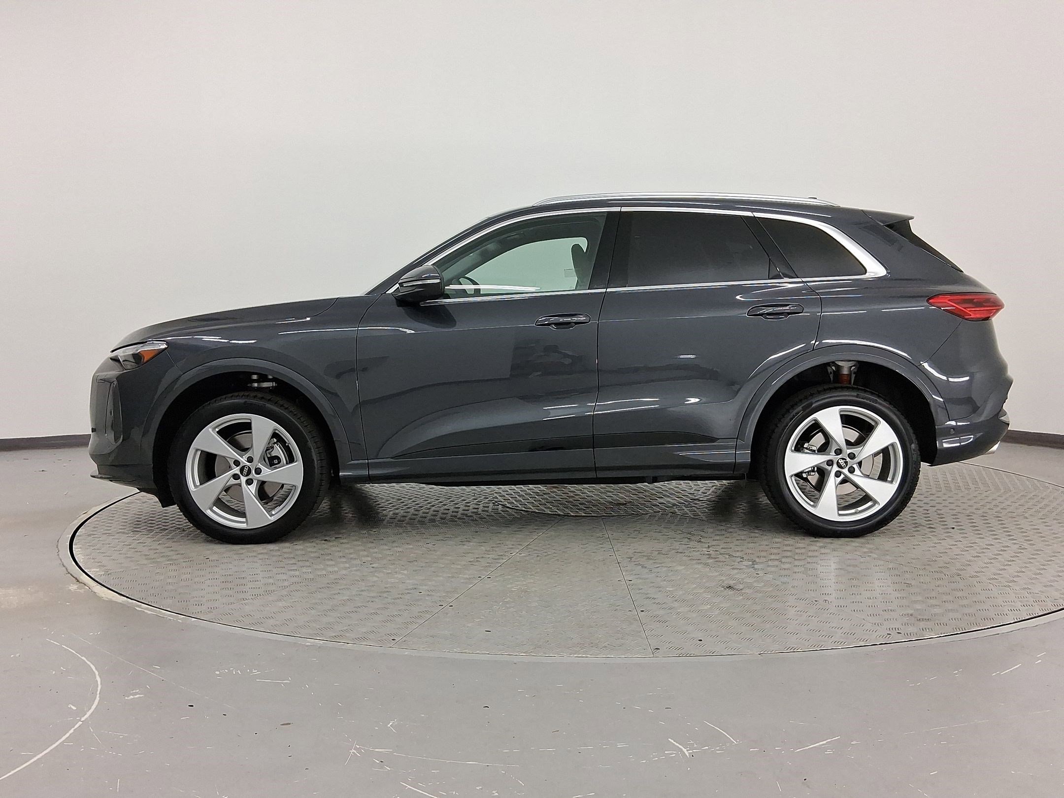2025 Audi Q5 Premium Plus photo 2