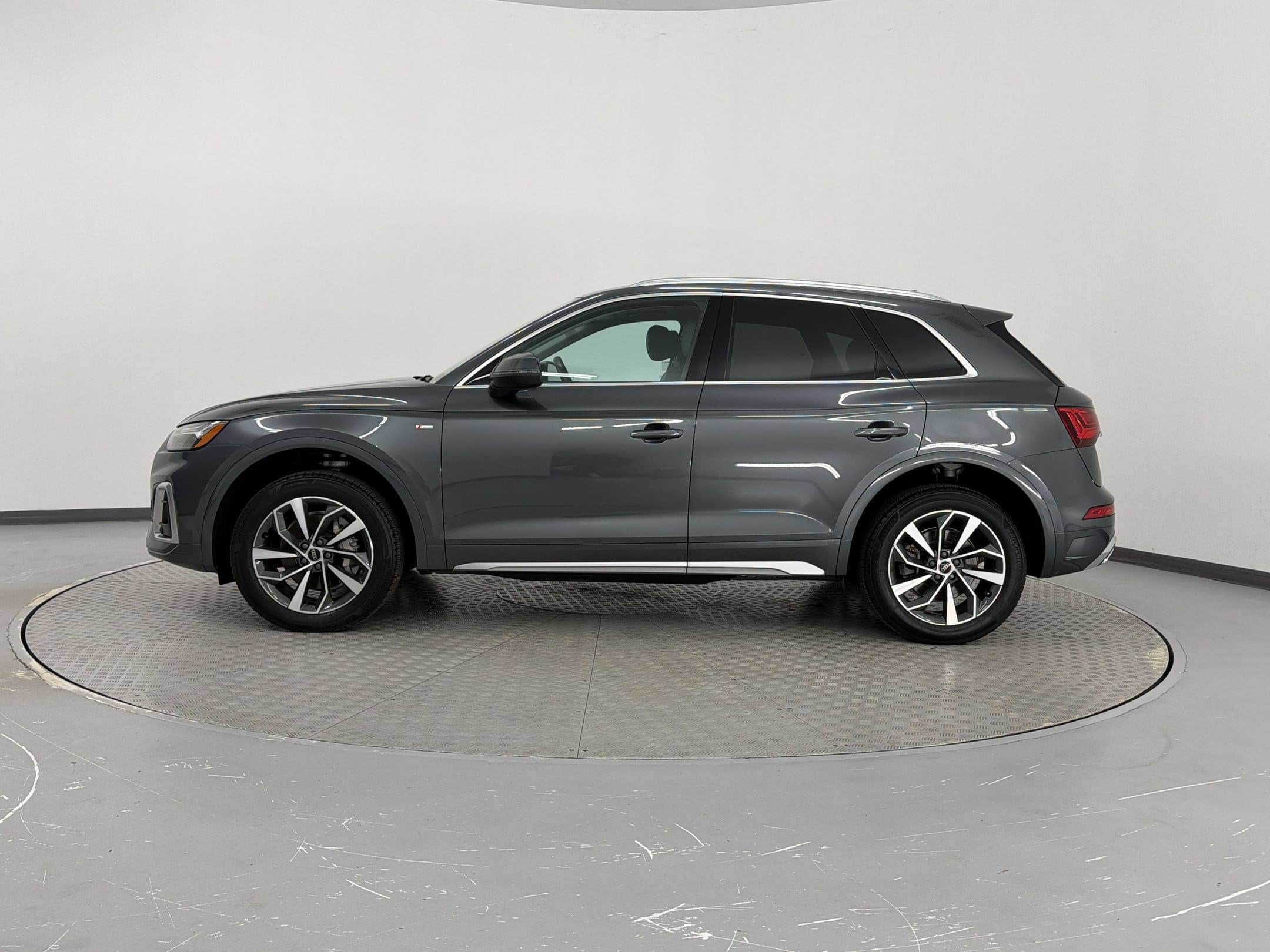 Q5 S Line Premium Plus SUV