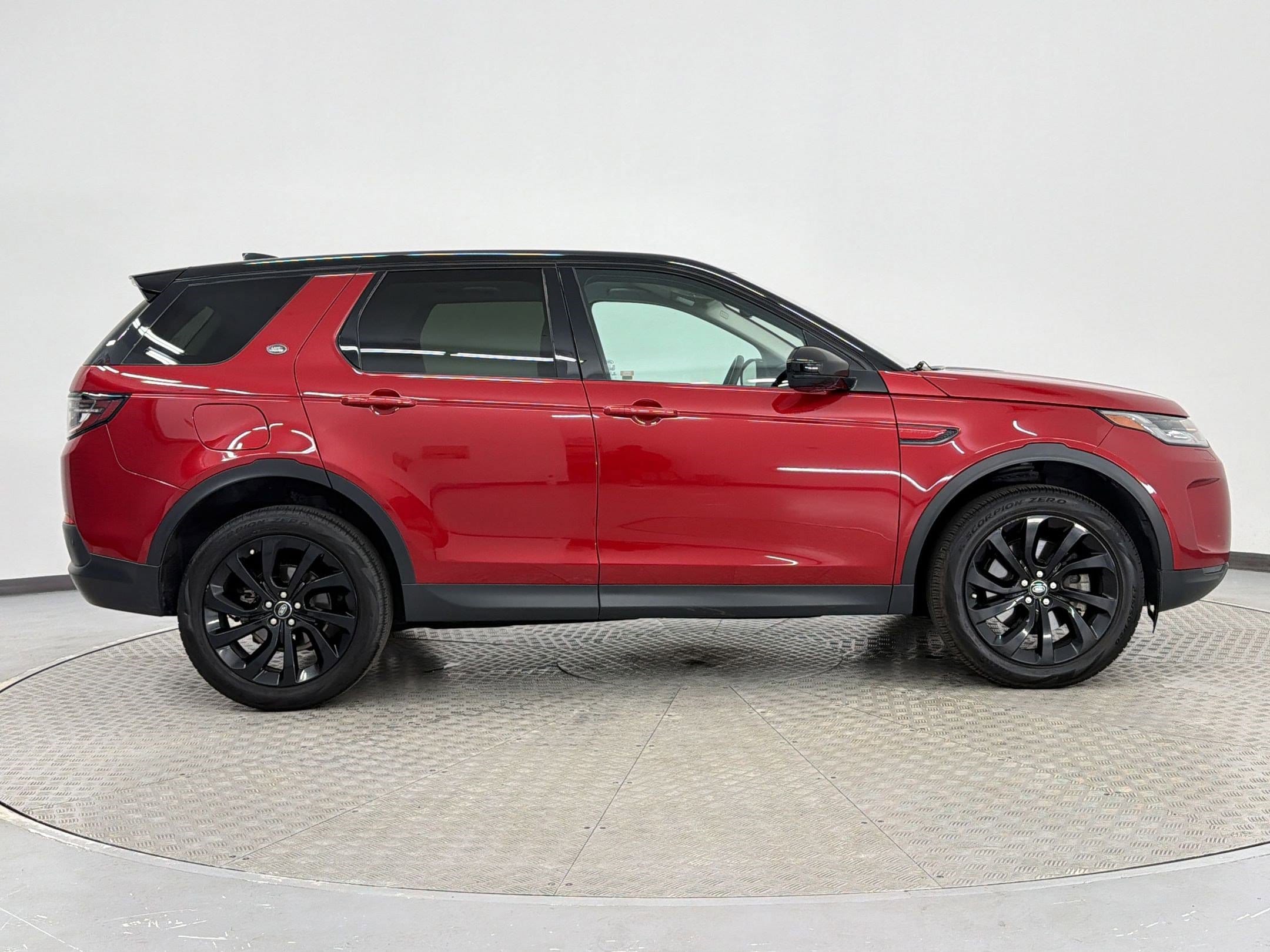 2020 Land Rover Discovery Sport SE photo 3