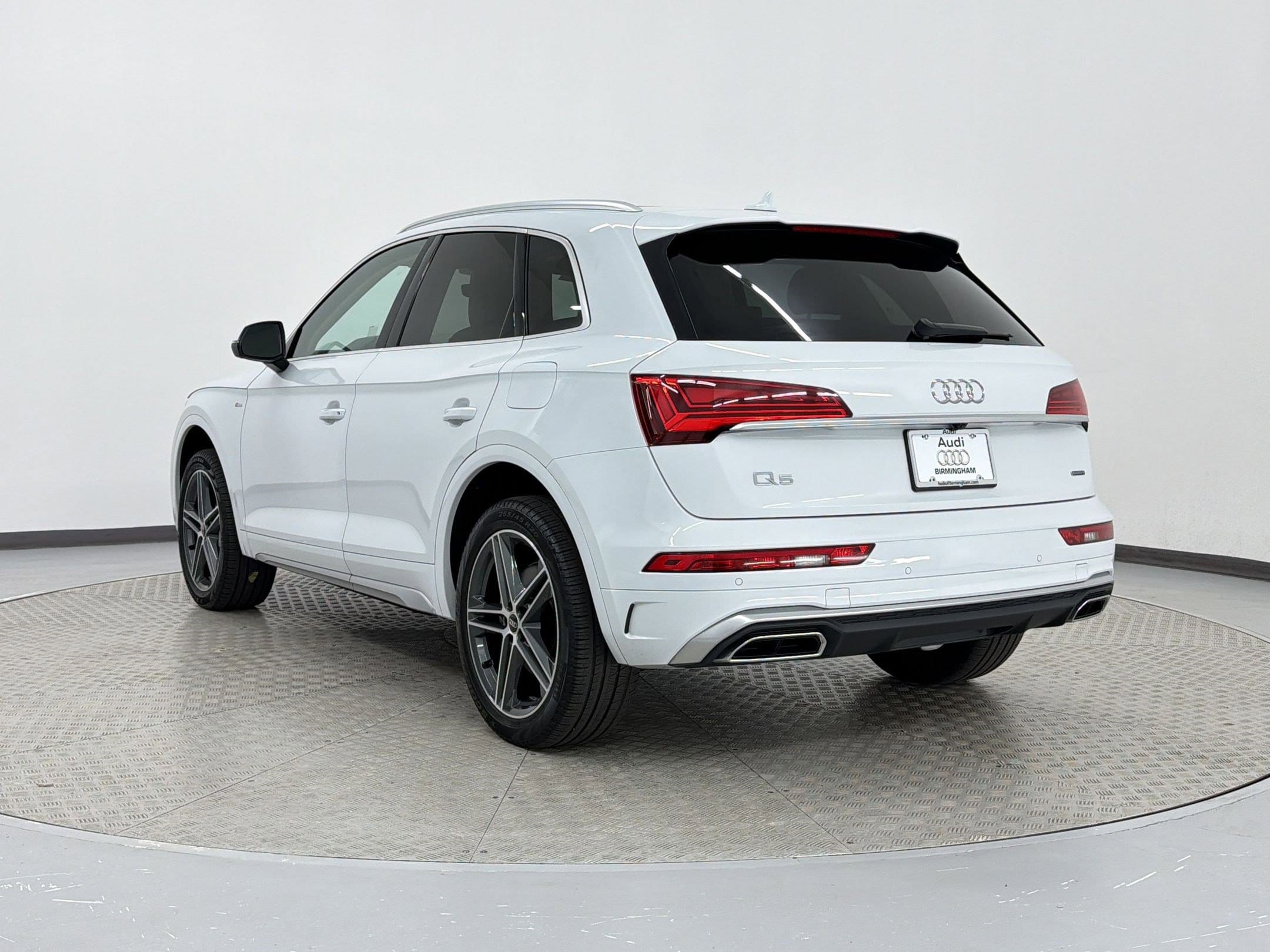 2023 Audi Q5 e S line Premium Plus photo 2