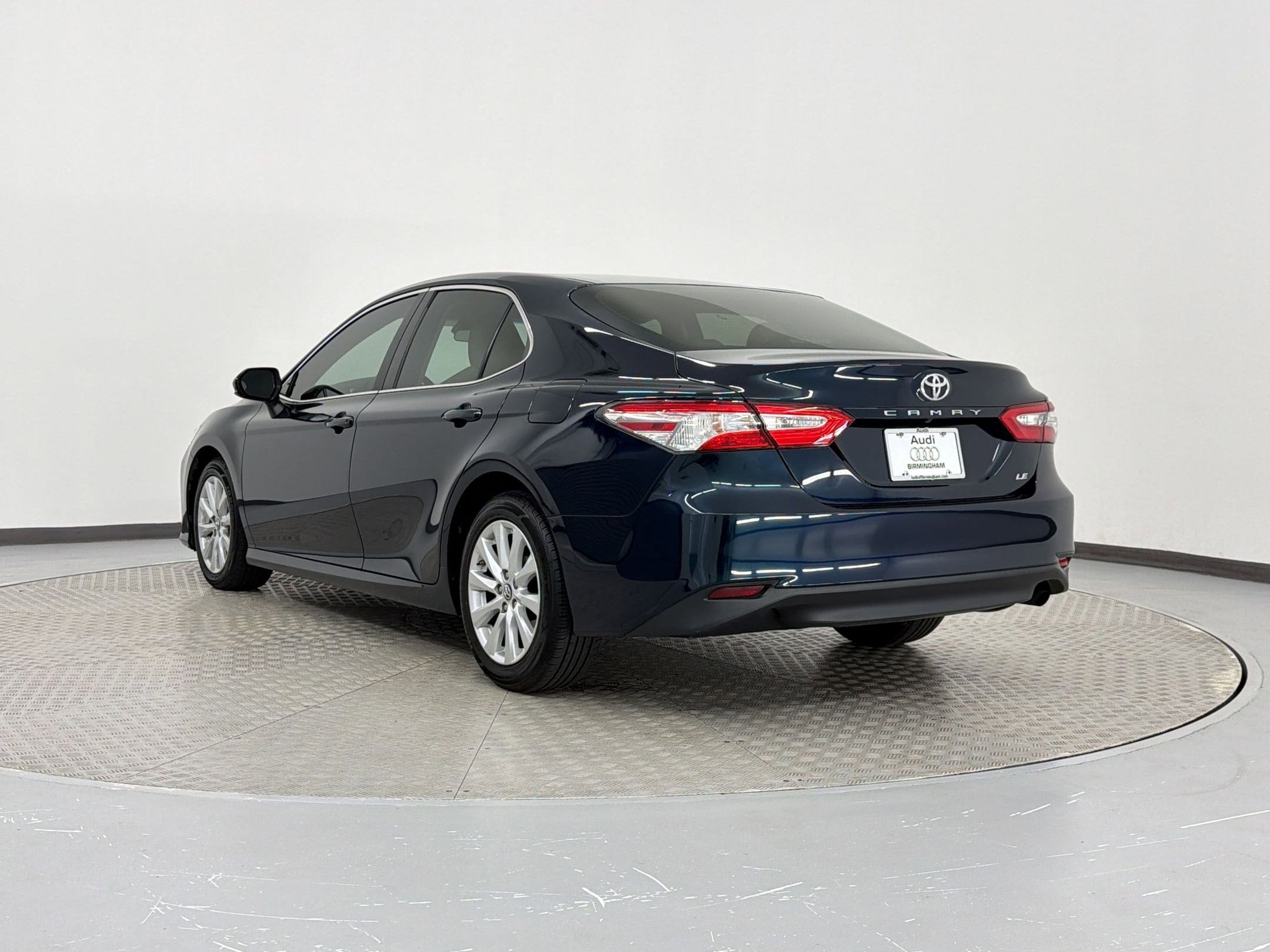 2018 Toyota Camry LE photo 2