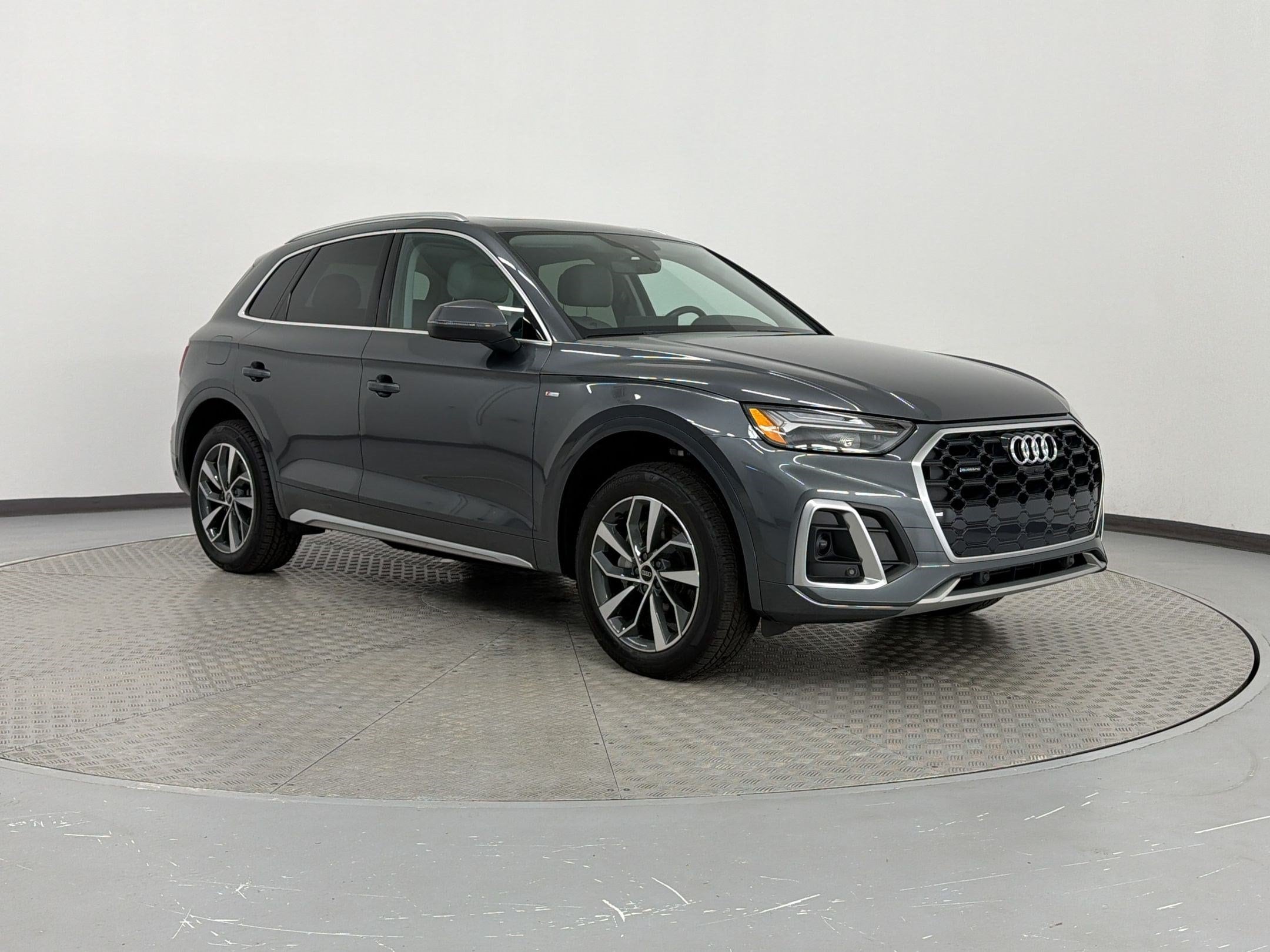 Q5 S Line Premium Plus SUV