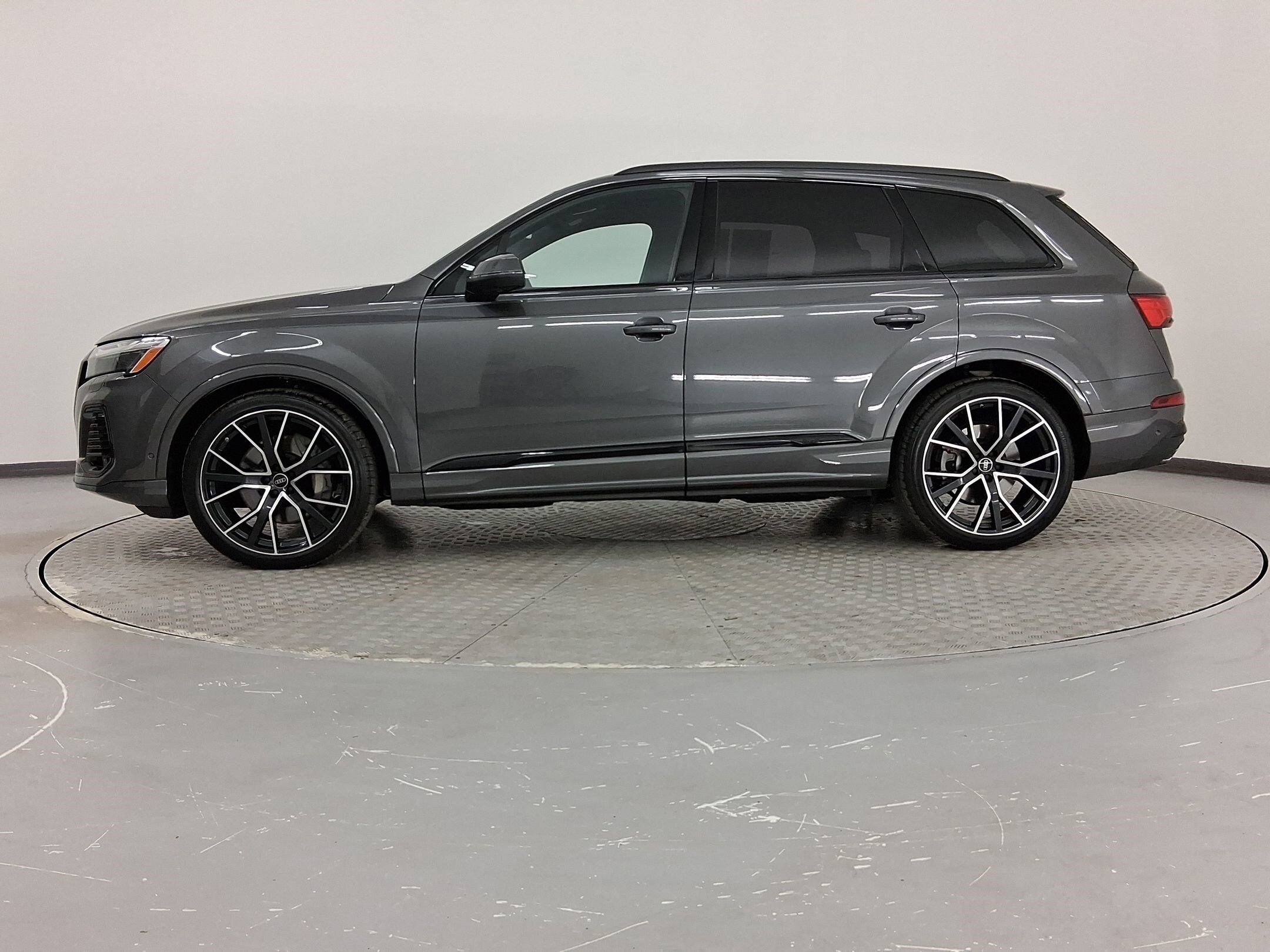 2025 Audi Q7 Premium Plus photo 2