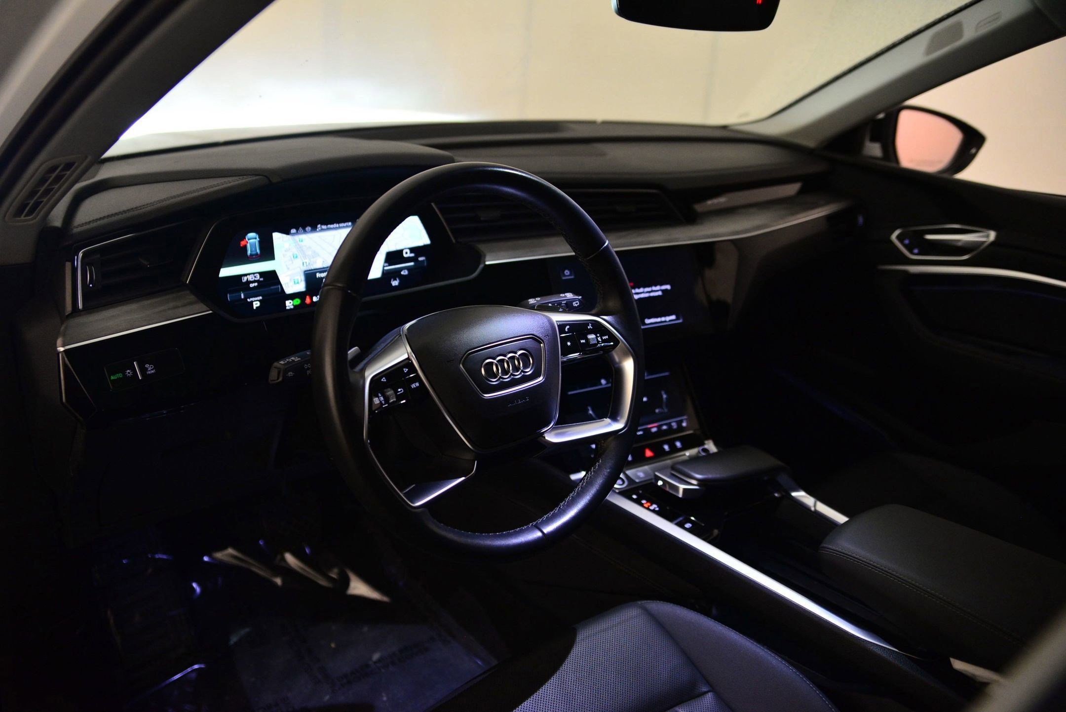 2024 Audi Q8 E-tron Premium Plus photo 3