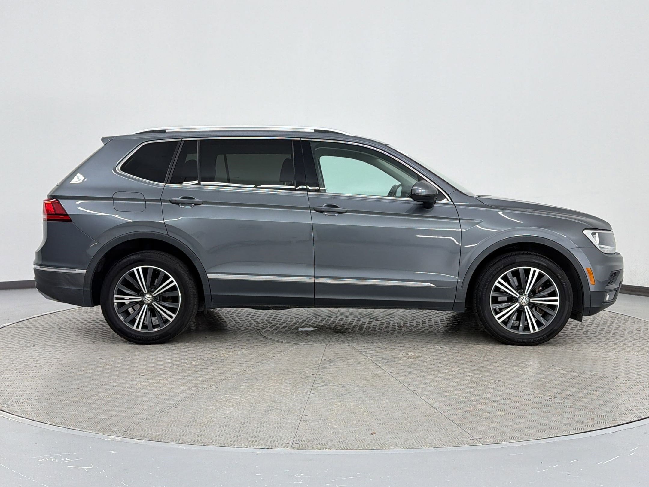 2018 Volkswagen Tiguan SEL photo 3