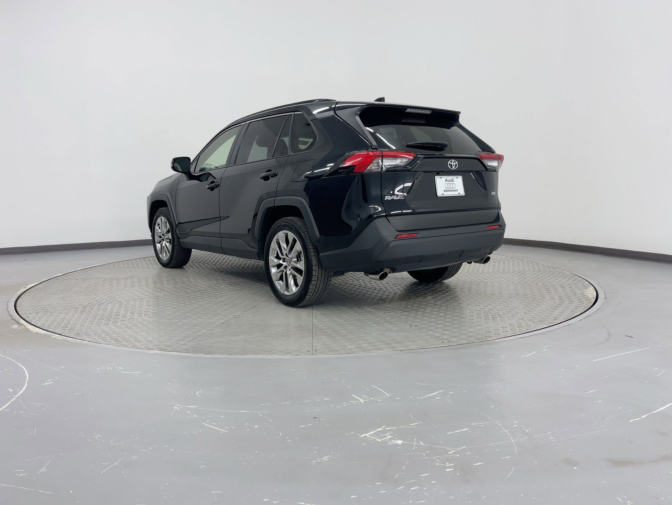 2020 Toyota RAV4 XLE Premium photo 2