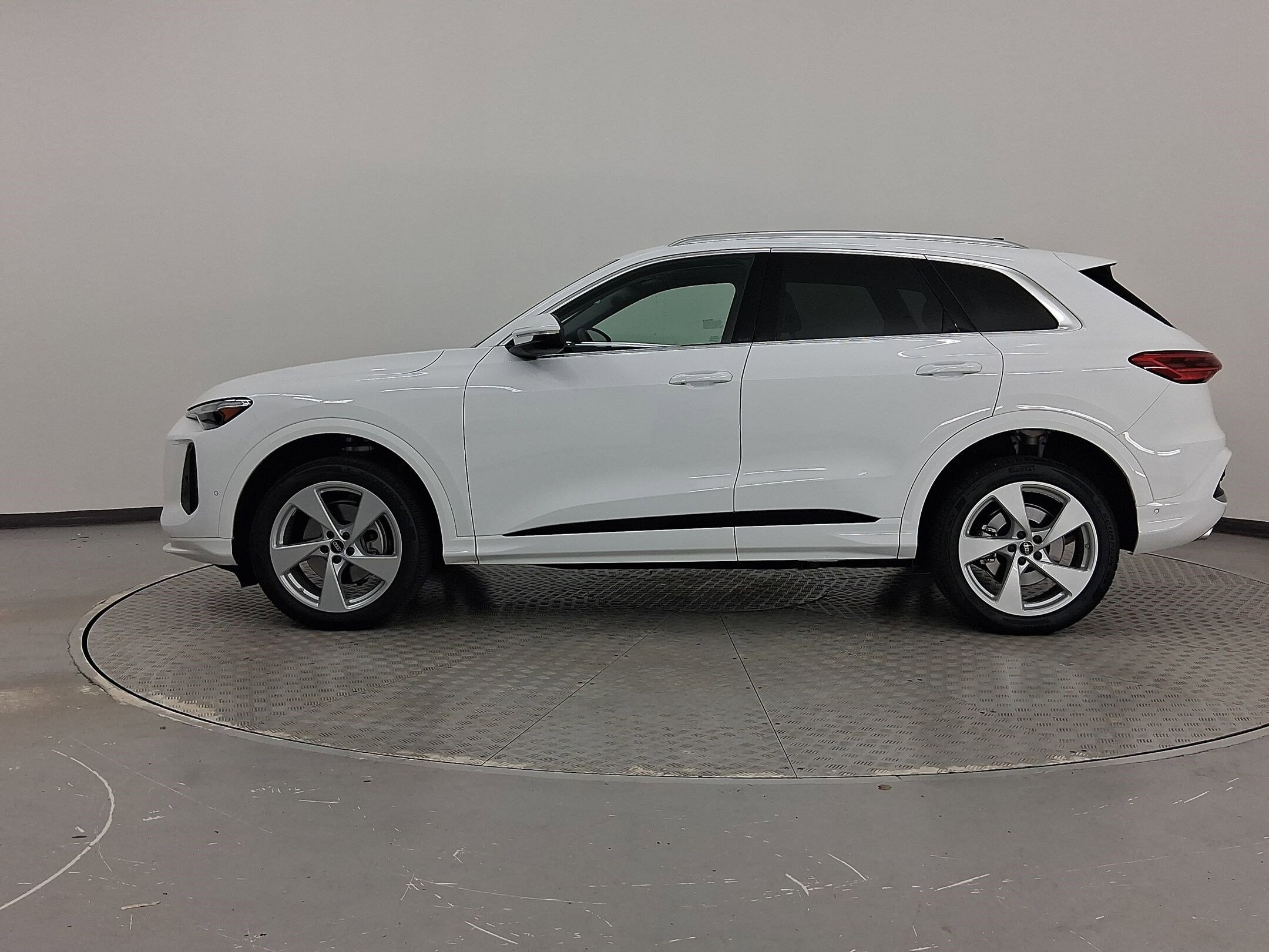 2025 Audi Q5 Premium Plus photo 2