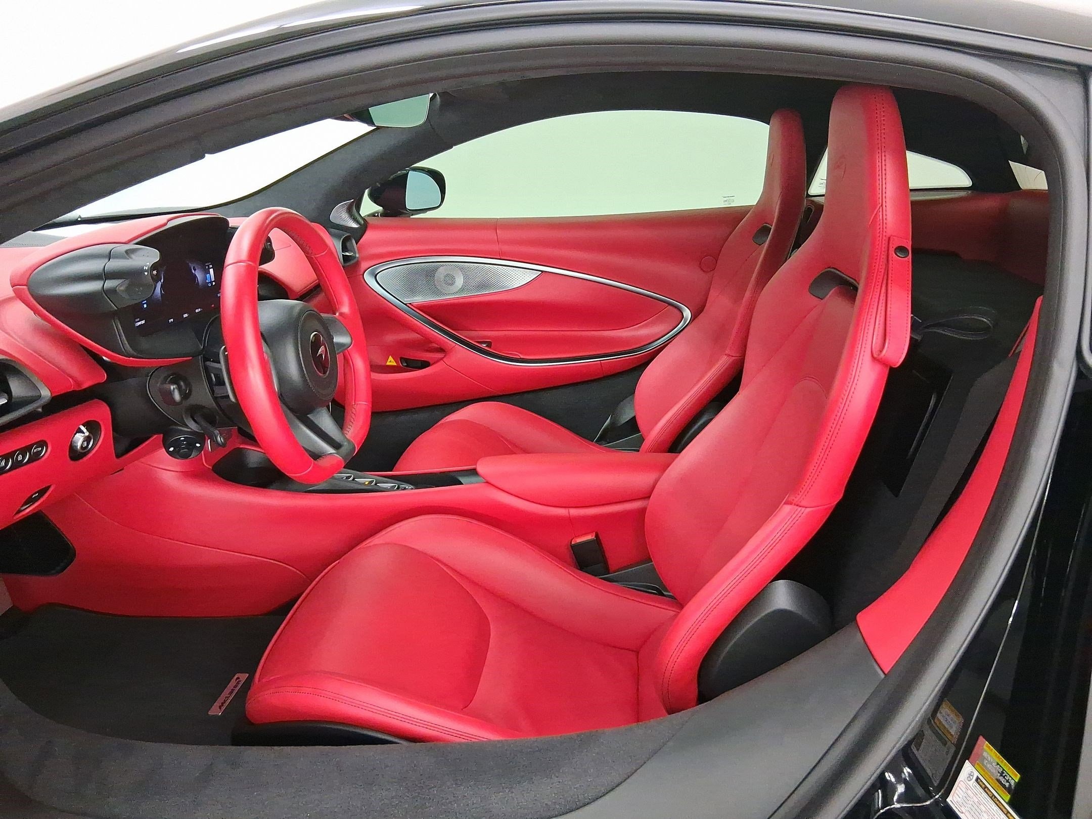 2024 McLaren Artura Coupe photo 4