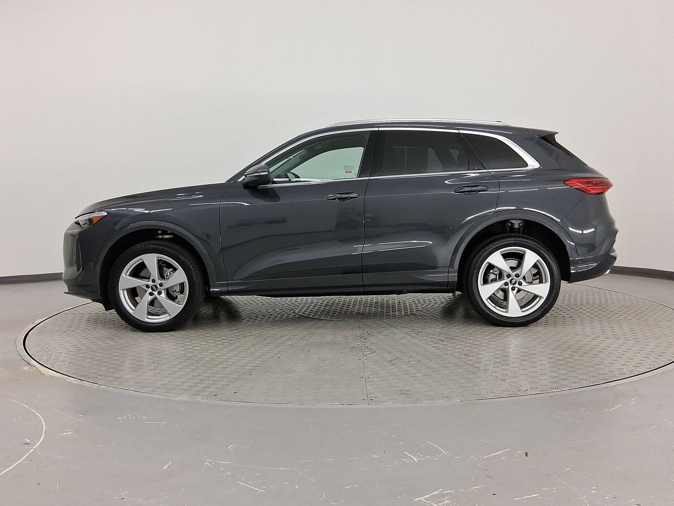 2025 Audi Q5 Premium Plus photo 2