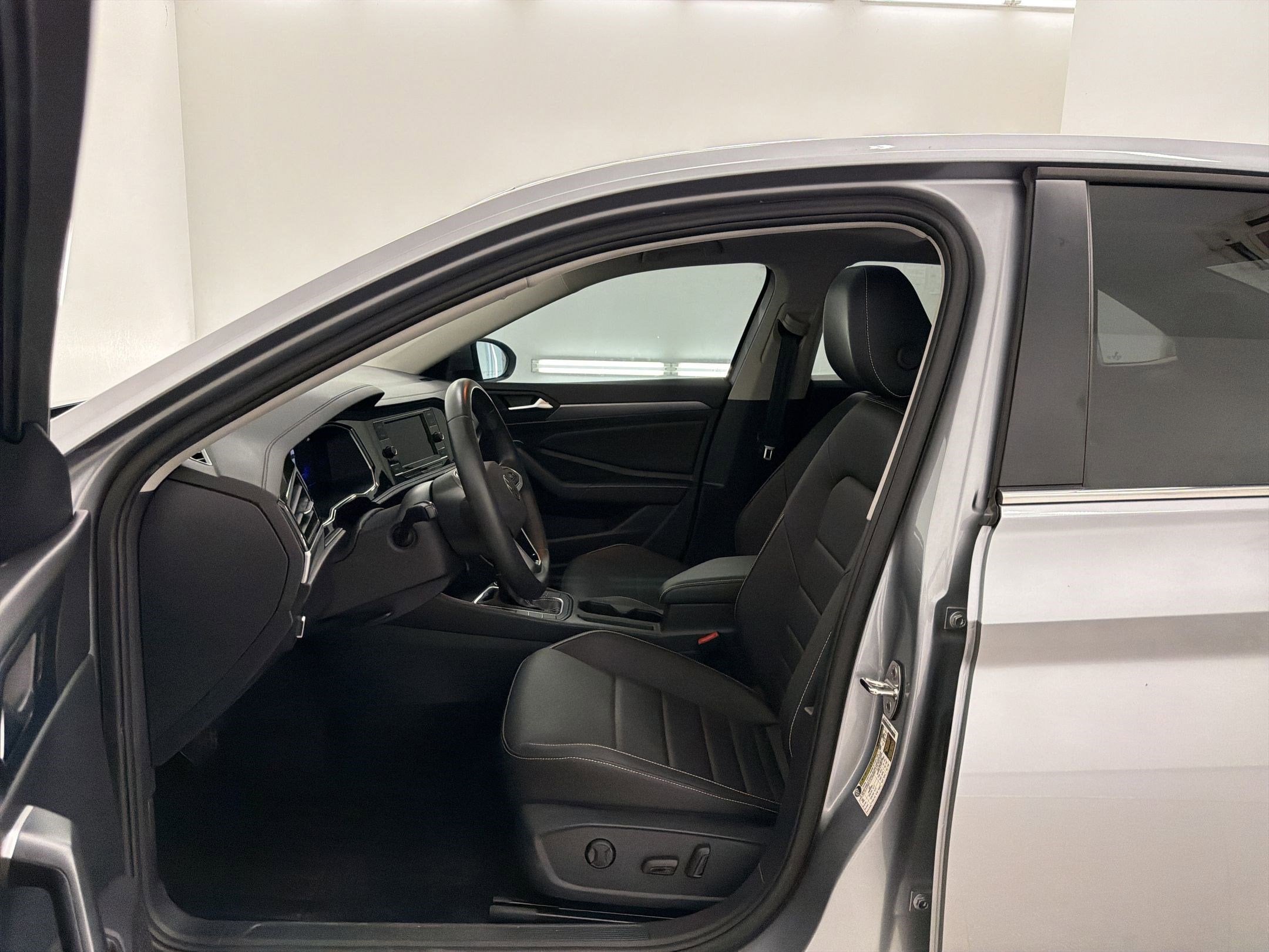 2024 Volkswagen Jetta SE photo 5
