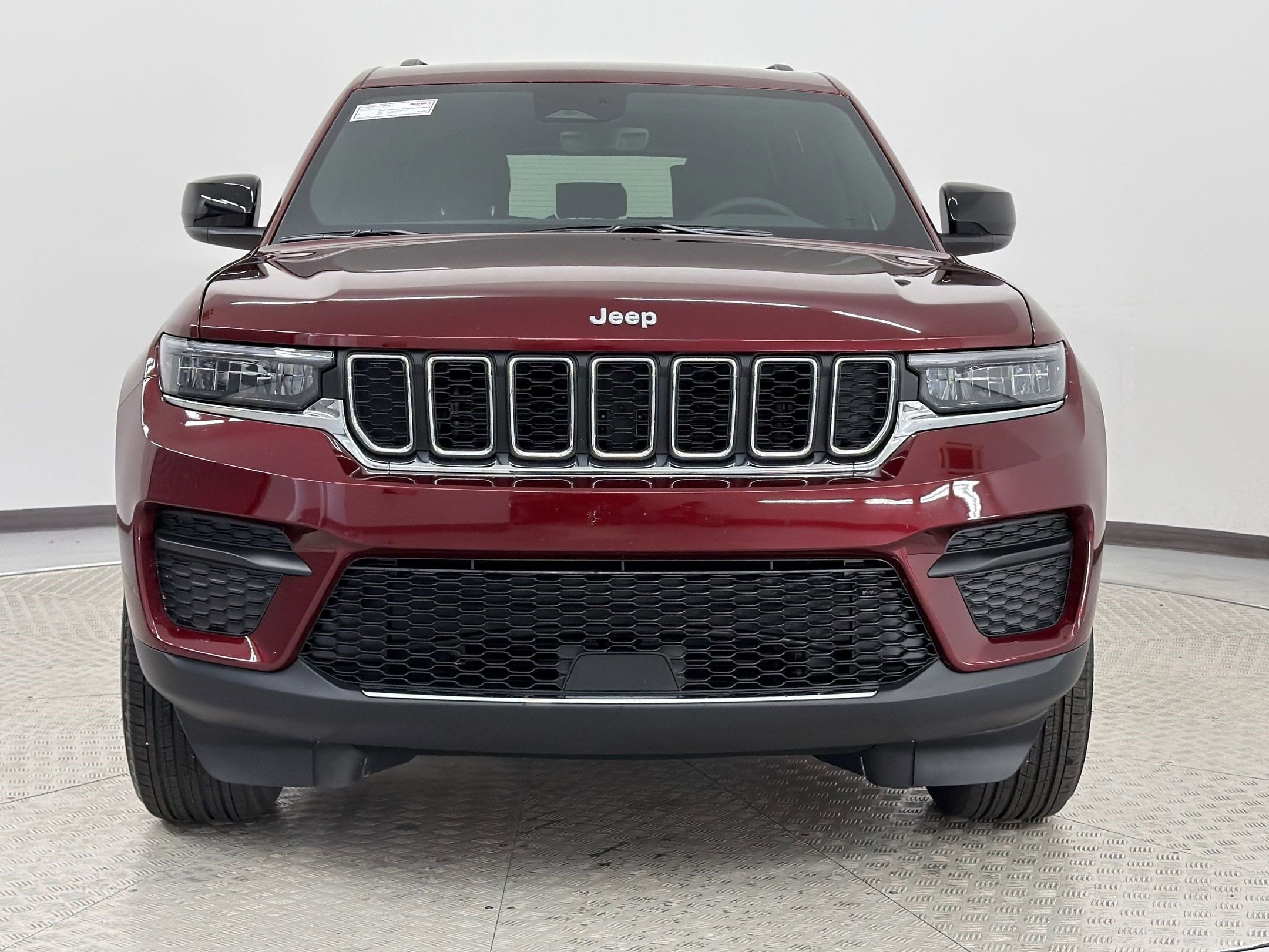 2025 Jeep Grand Cherokee Laredo photo 5