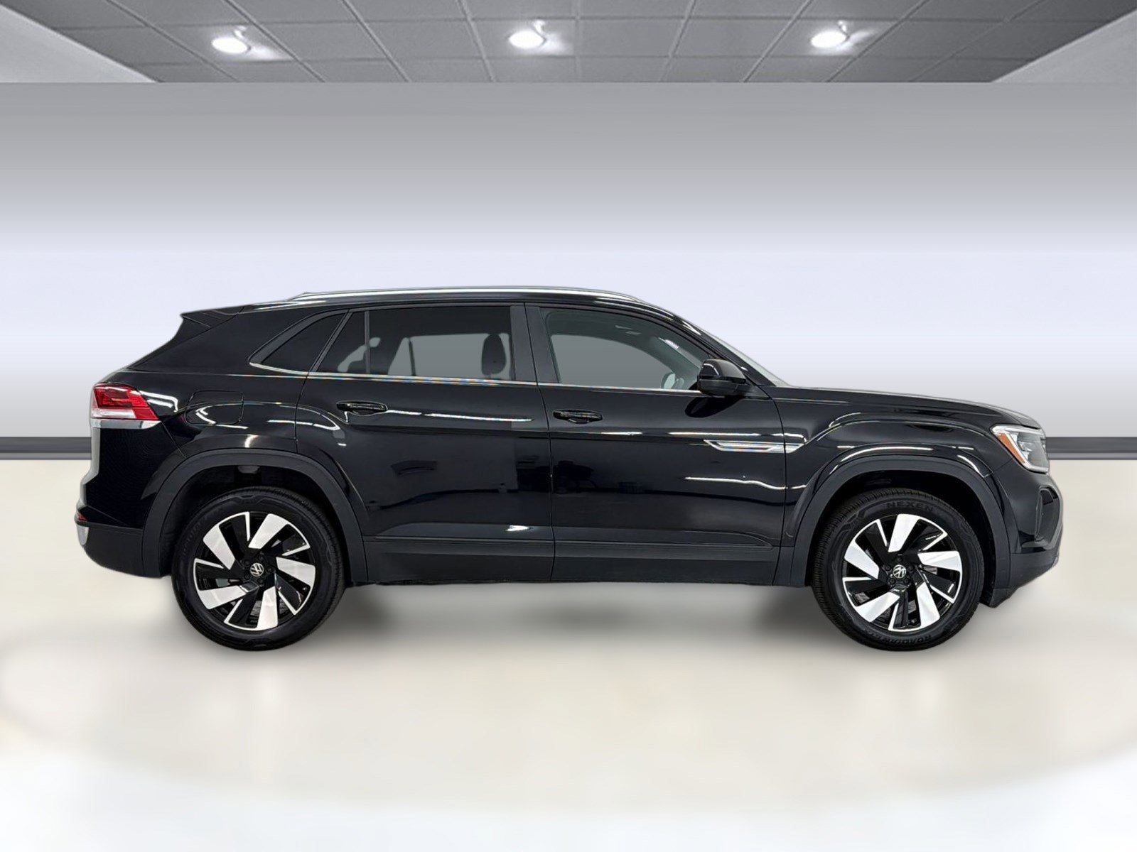 2025 Volkswagen Atlas Cross Sport 2.0T SE w/Technology photo 3