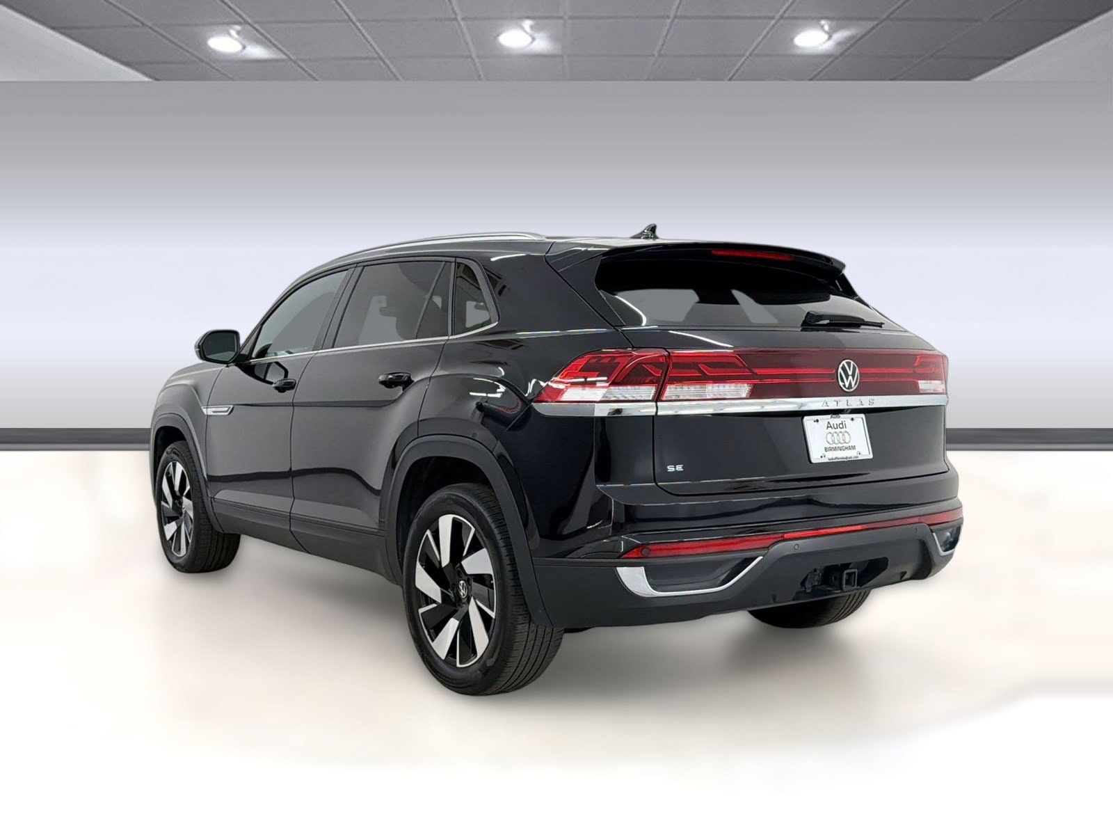 2025 Volkswagen Atlas Cross Sport 2.0T SE w/Technology photo 2