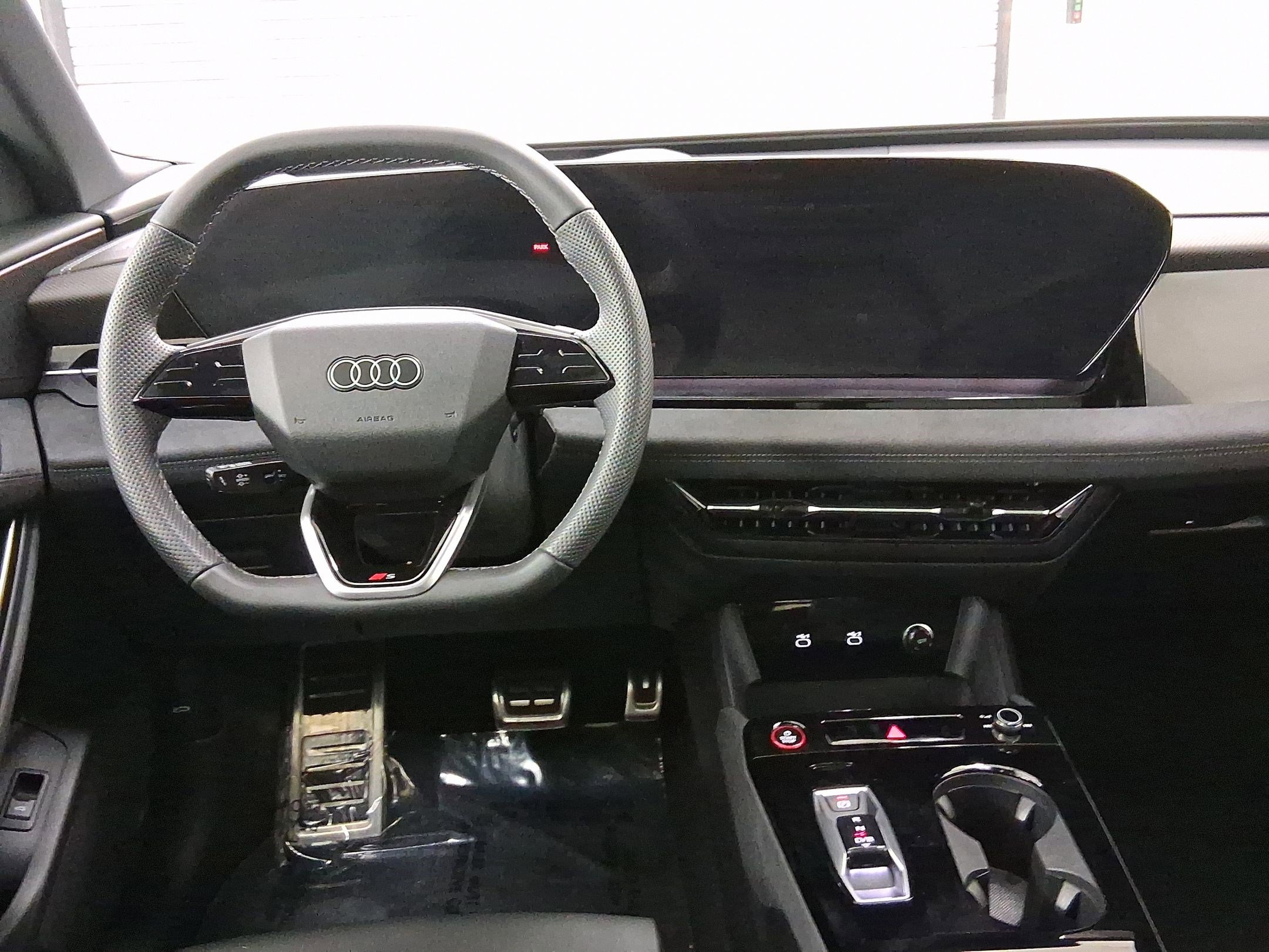 2025 Audi SQ6 photo 4