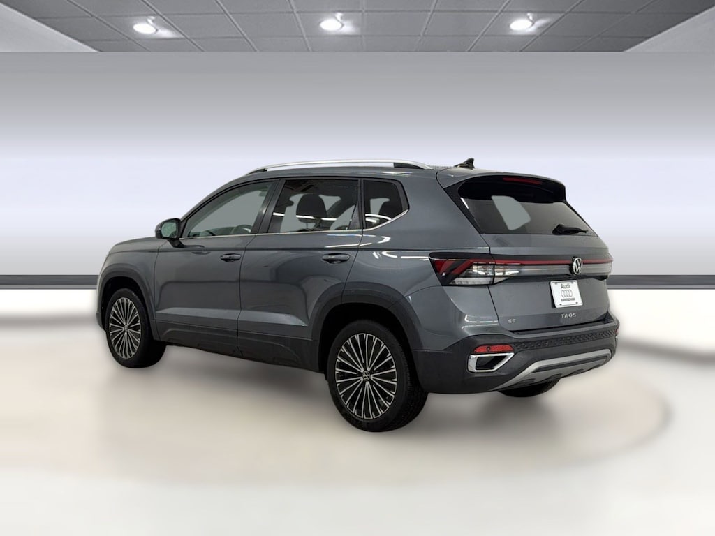 Used 2025 Volkswagen Taos SE SUV