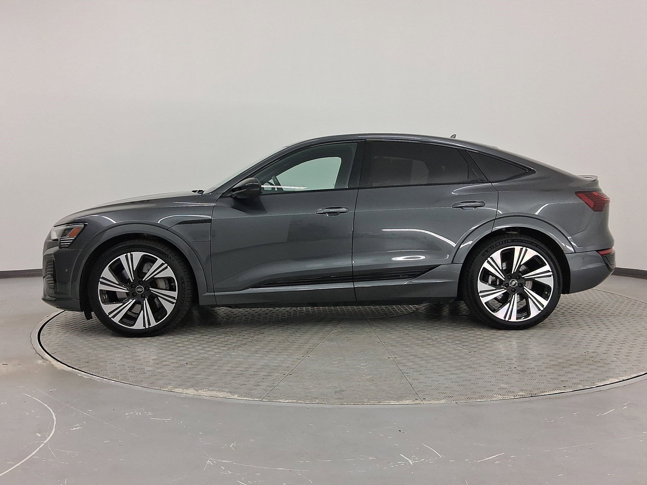 2024 Audi Q8 E-tron line Prestige photo 2