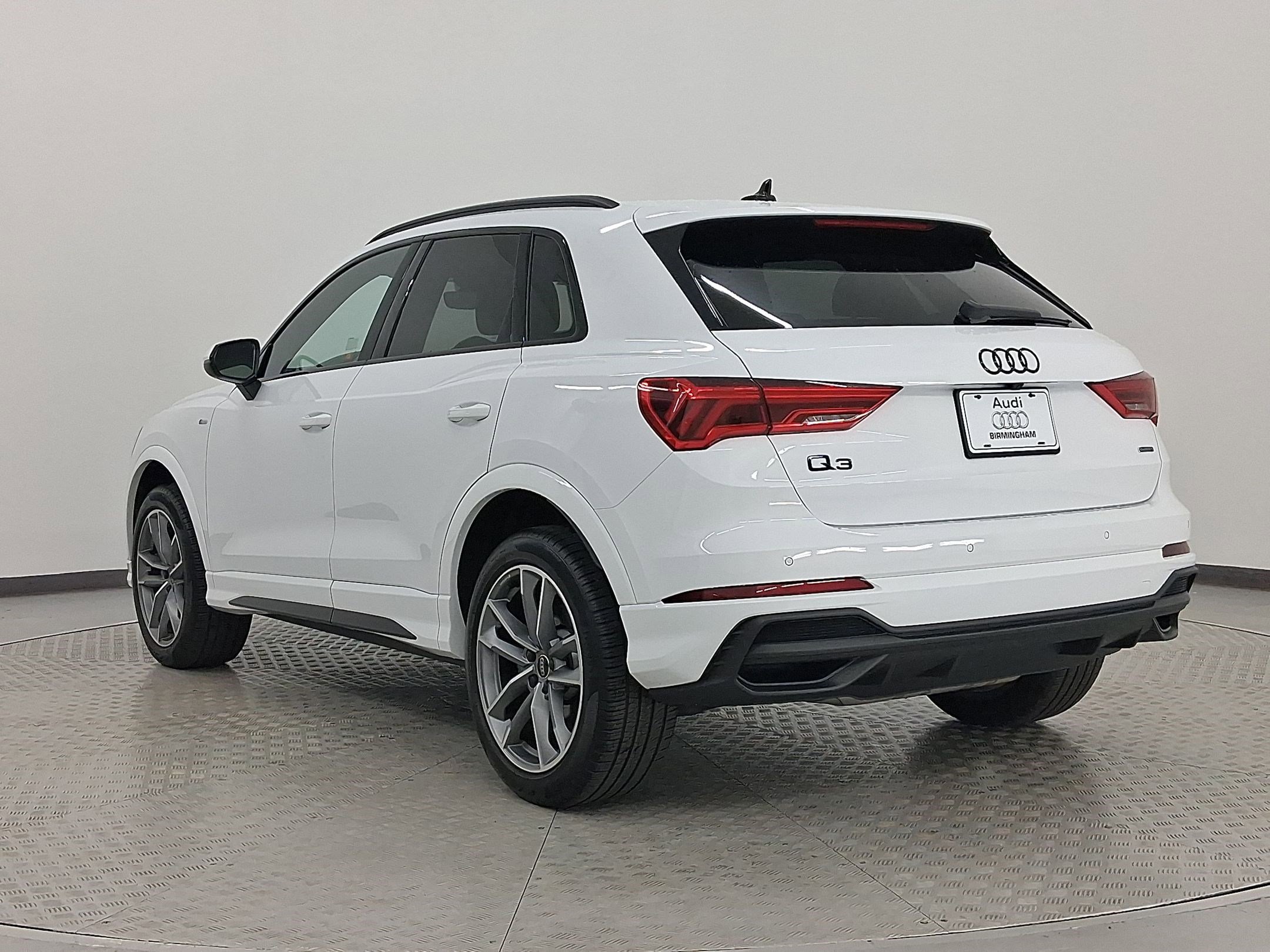 2025 Audi Q3 S line Premium photo 2