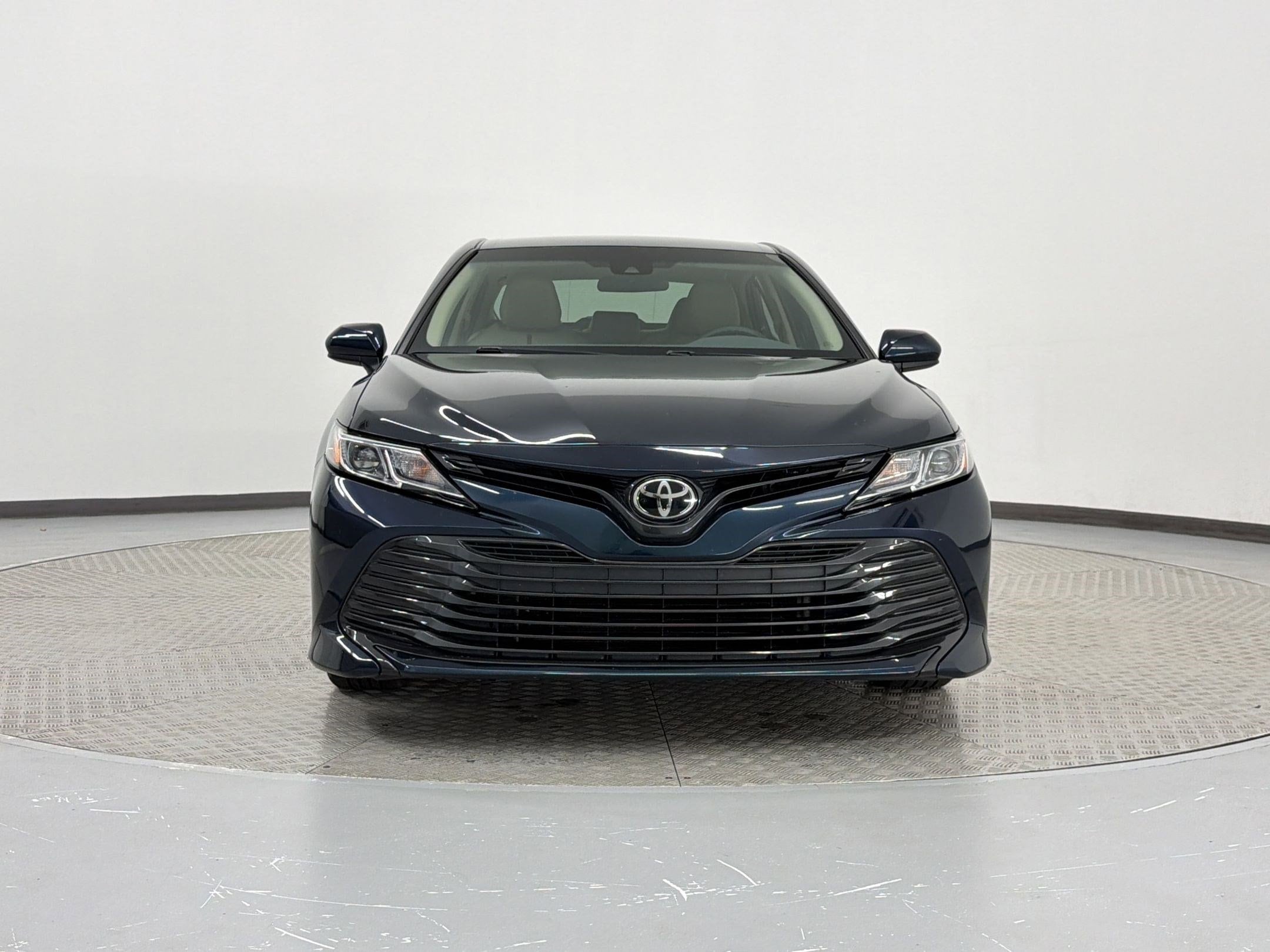 2018 Toyota Camry LE photo 5