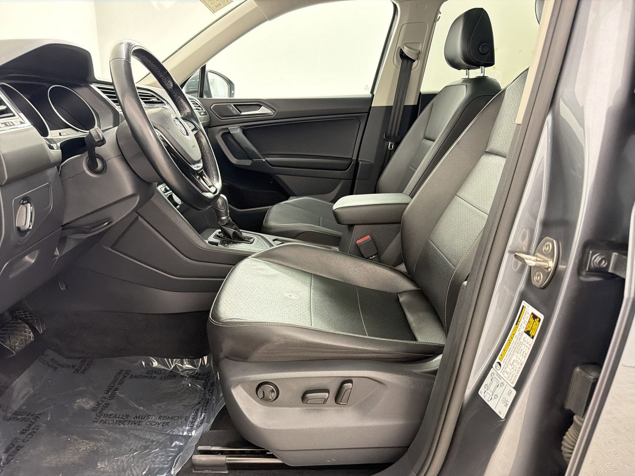 2018 Volkswagen Tiguan SEL photo 4