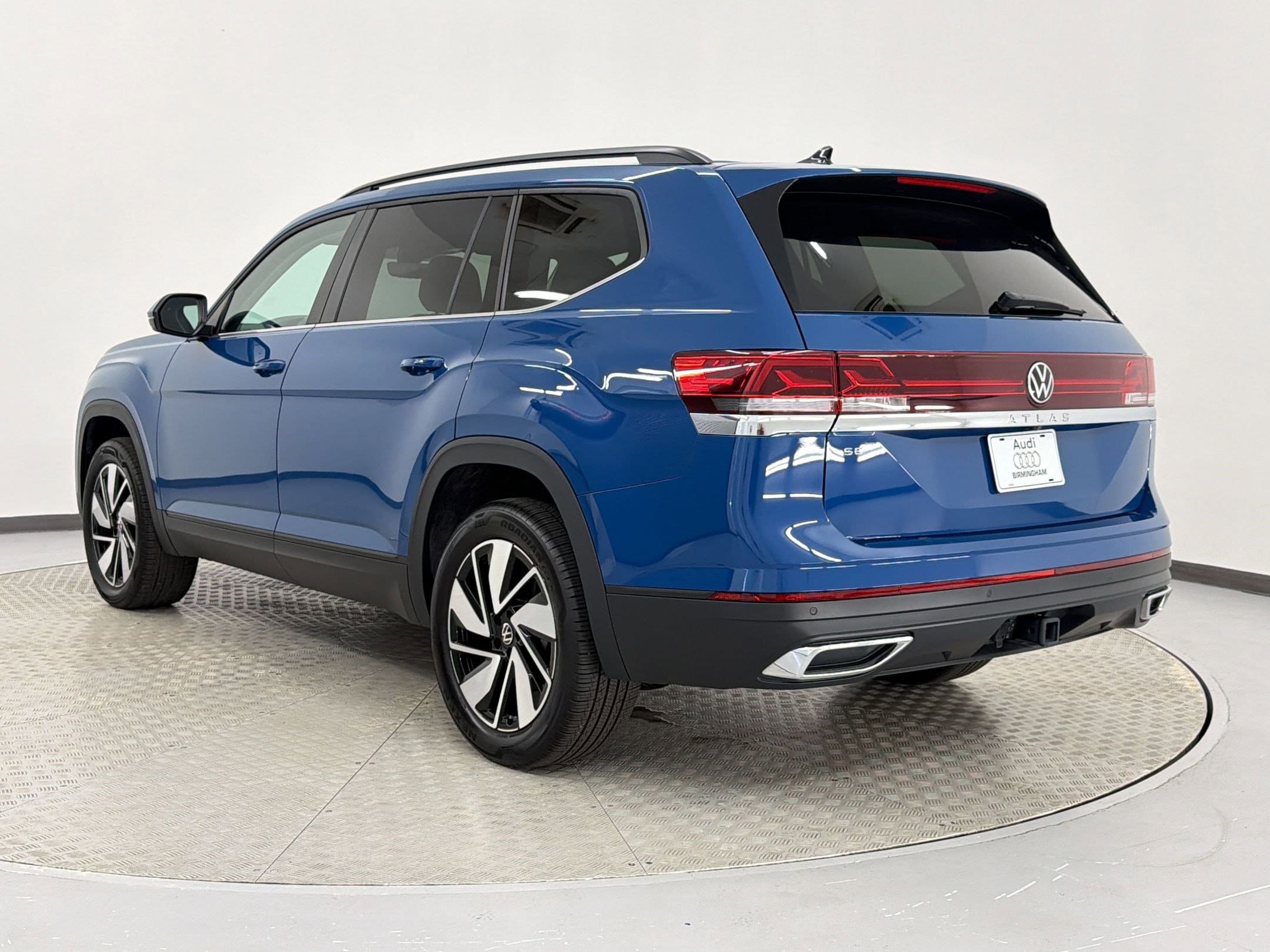2026 Volkswagen Atlas 2.0T SE w/Technology photo 3