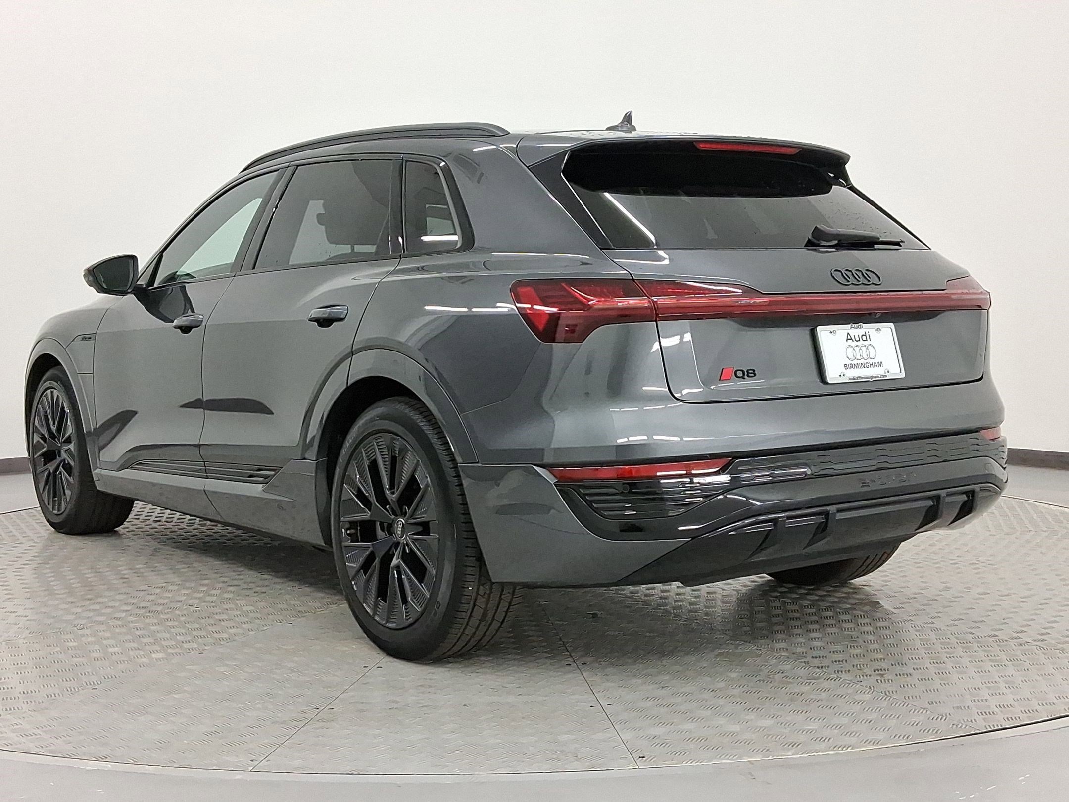 2024 Audi Q8 E-tron Prestige photo 3