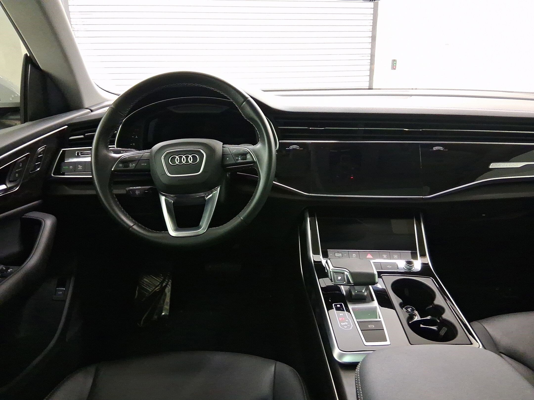 2023 Audi Q8 Premium photo 4