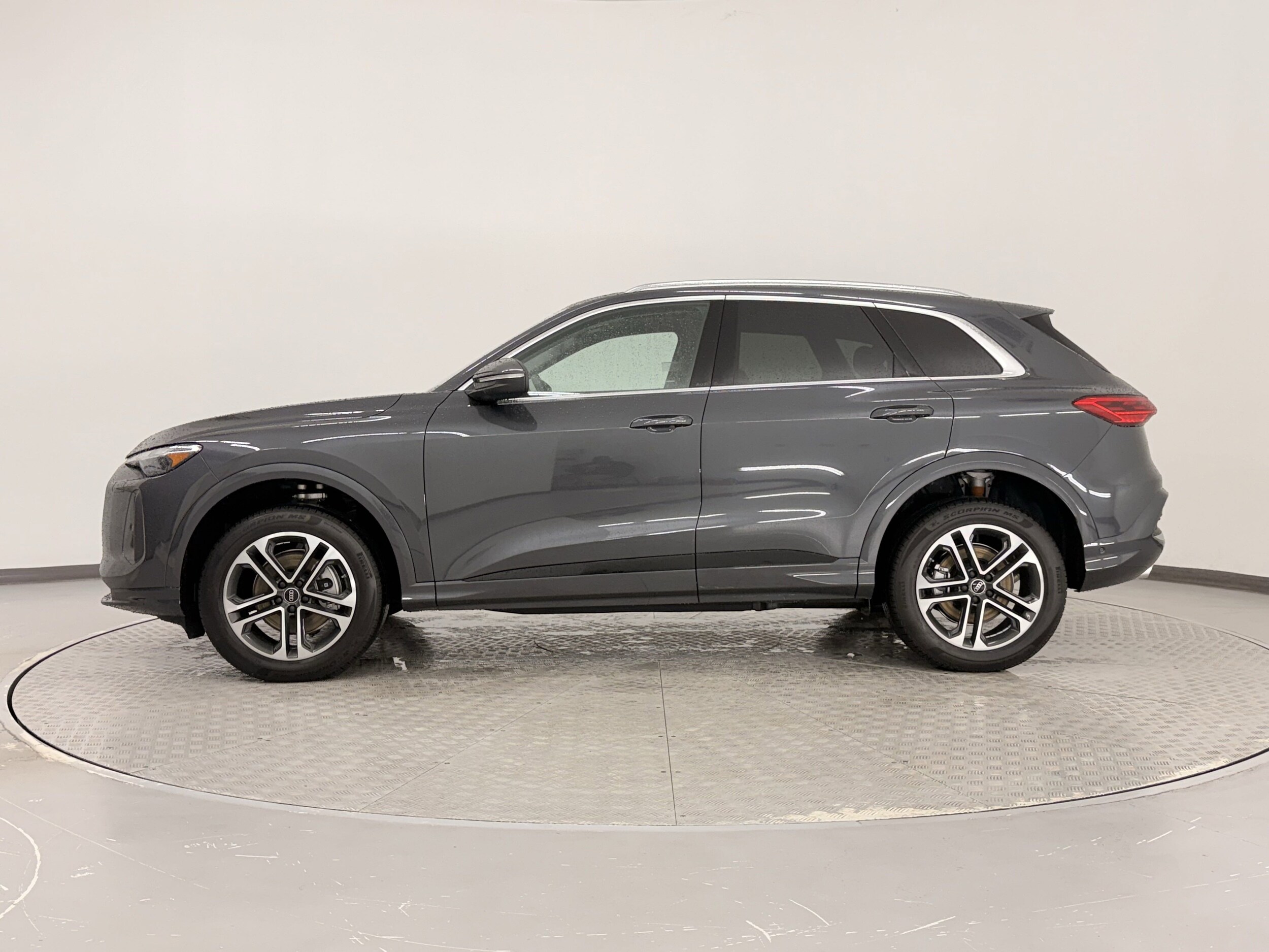 2025 Audi Q5 Premium Plus photo 4