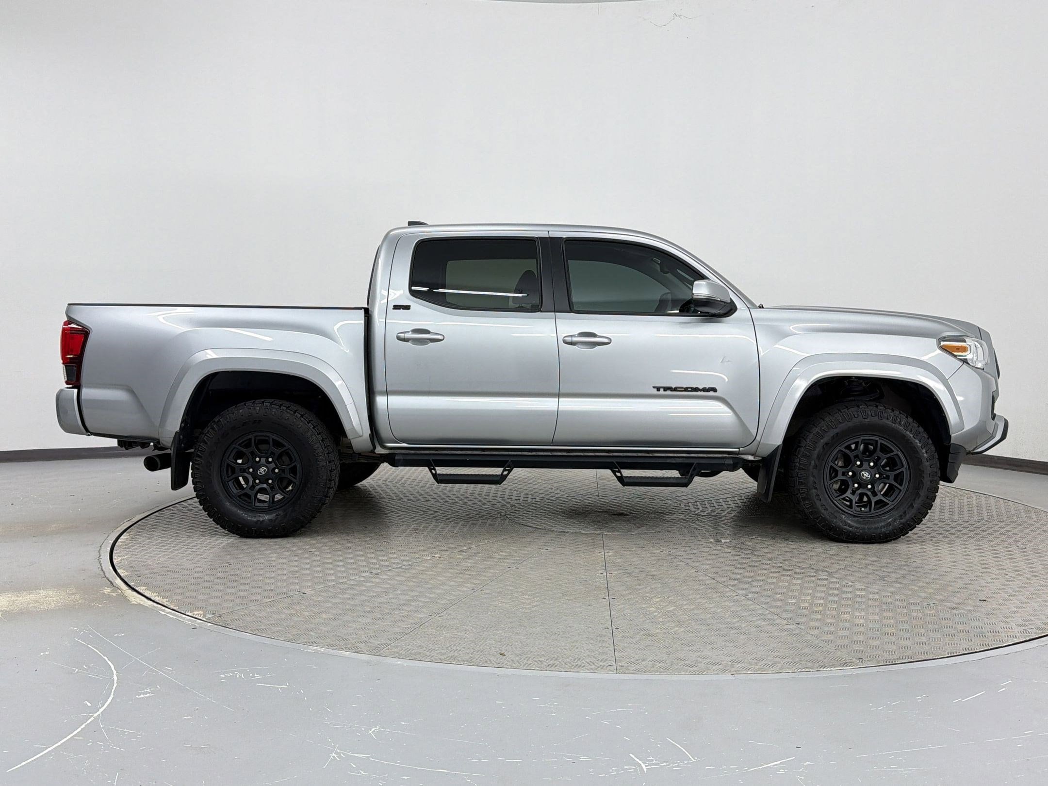 2022 Toyota Tacoma SR5 photo 3