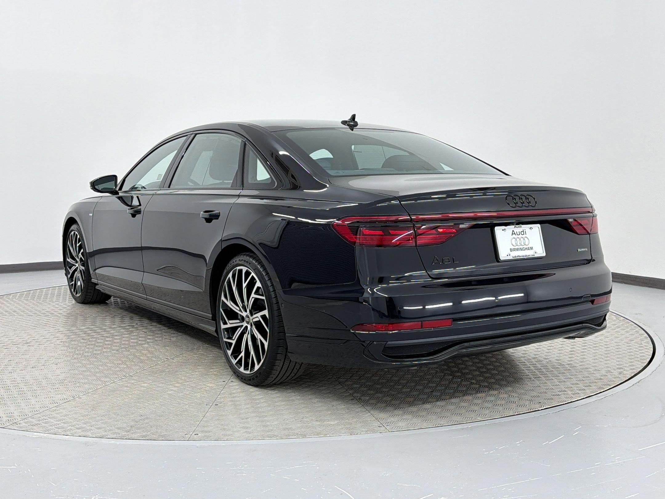 2024 Audi A8 L 55 TFSI quattro photo 2